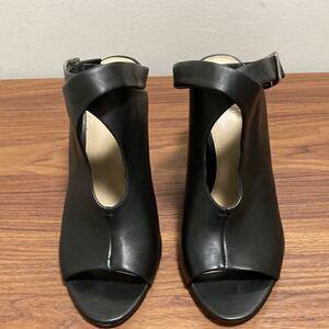 Vince Camuto Kalisi Open Toe Cutout Black Leather Bootie. Size 10